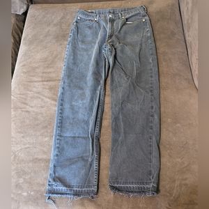 Distressed men's black Levi's 550